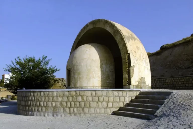 آرامگاه دهقان سامانی