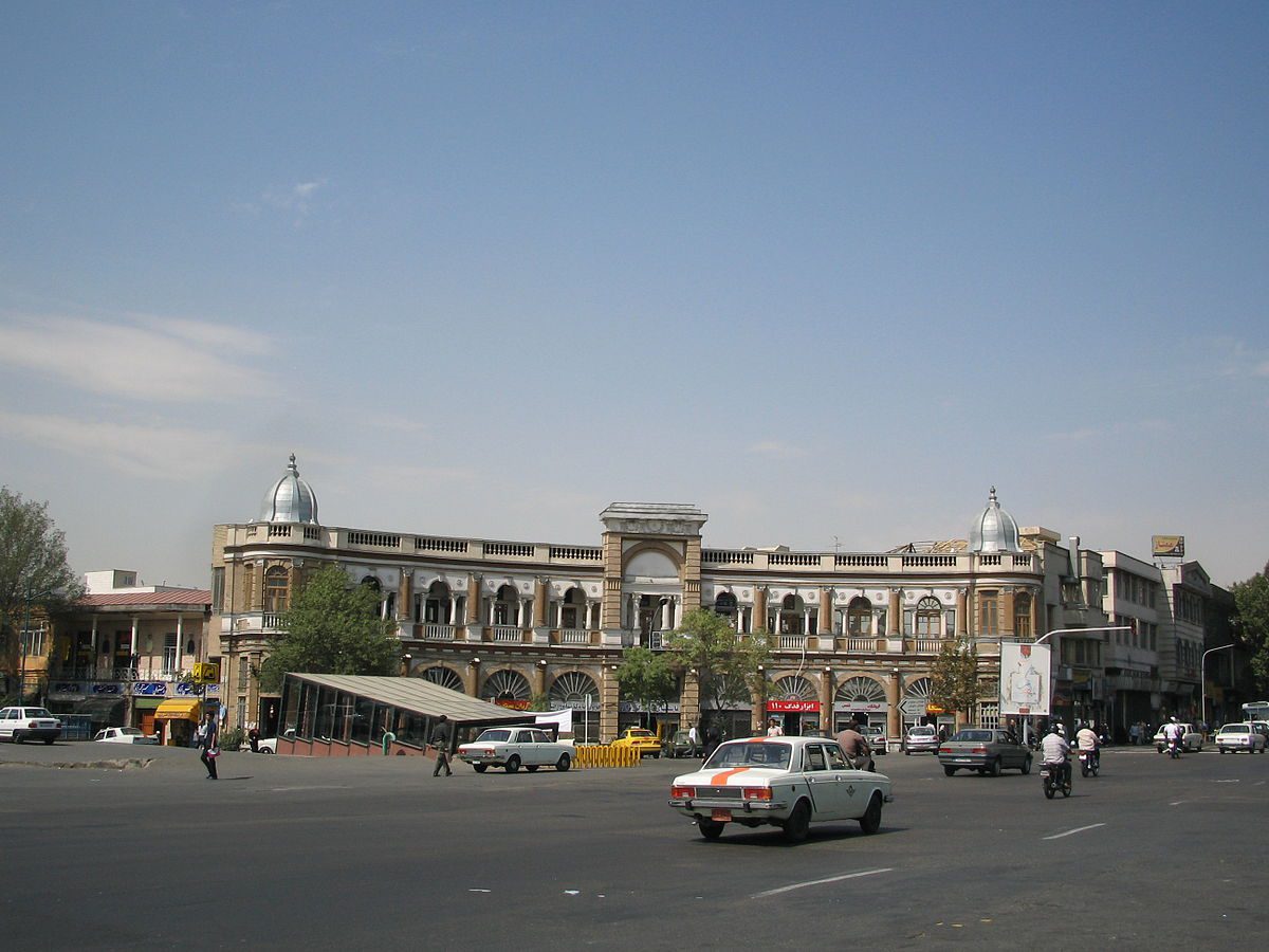 میدان حسنآباد