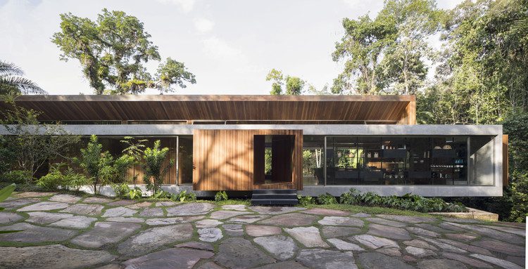 All House by Goi Metos