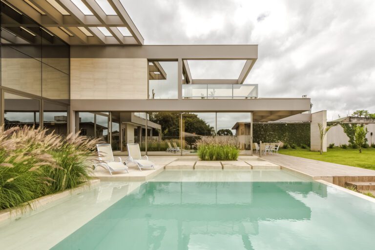 JRZ modern villa in Brazil