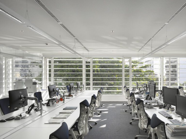 Leblon modern office building by Richard Meyer
