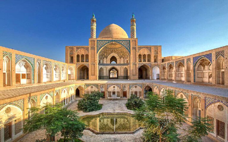 مسجد و مدرسه آقا بزرگ کاشان