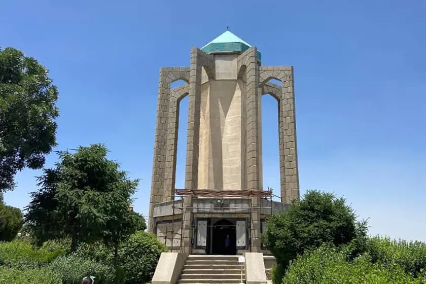 آرامگاه باباطاهر