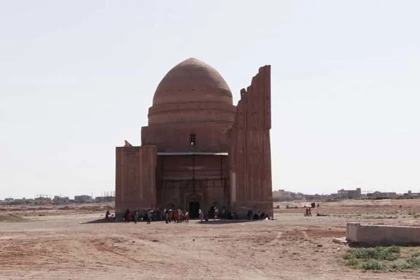 ارامگاه بابا لقمان