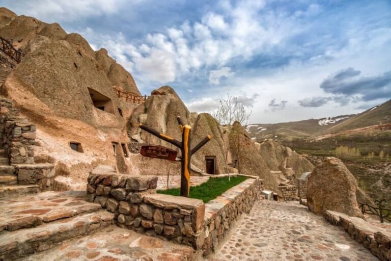 هتل صخره ای کندوان