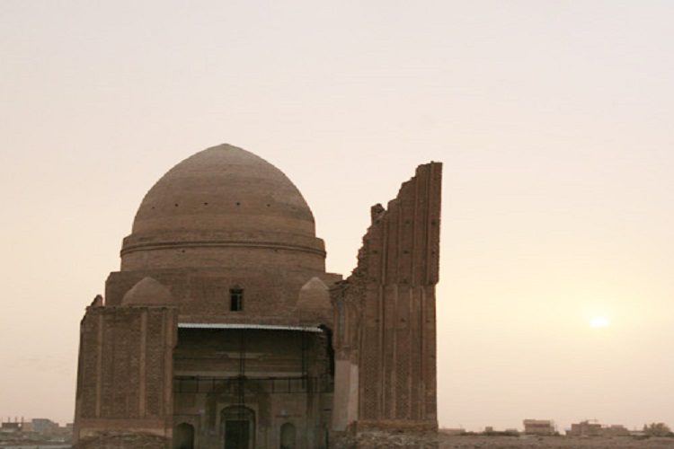 ارامگاه بابا لقمان