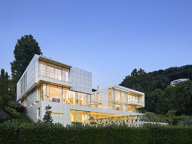 Modern Villa Prague Oaks by Richard Meier