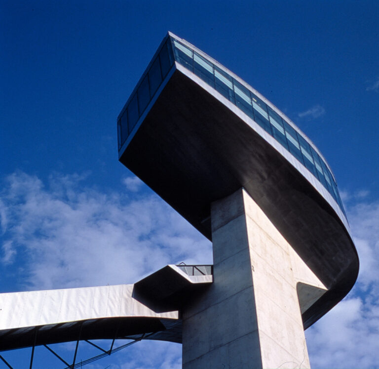 سکوی پرش اسکی برگسیل(Bergisel Ski Jump) - زاها حدید