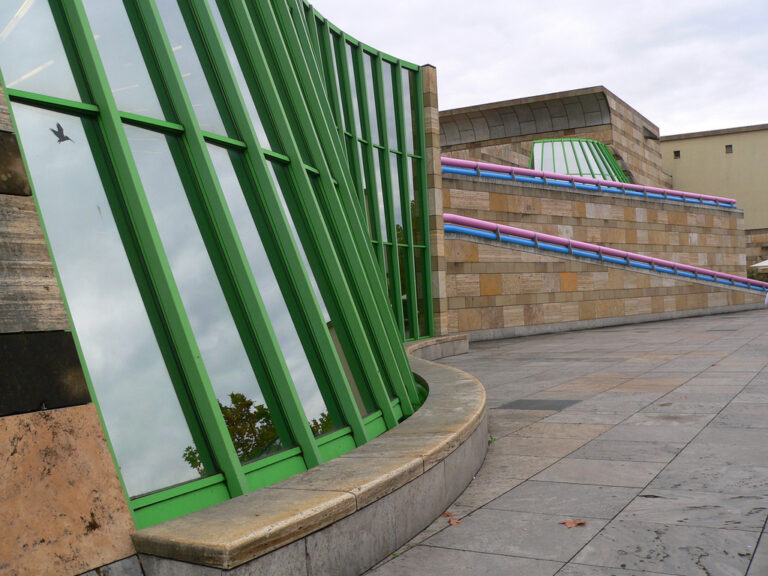 گالری اشتاتس (Neue staatsgalerie)