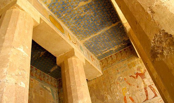 سرستون های معبد حتشپ سوت
