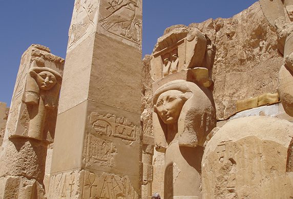 سرستون های معبد حتشپ سوت