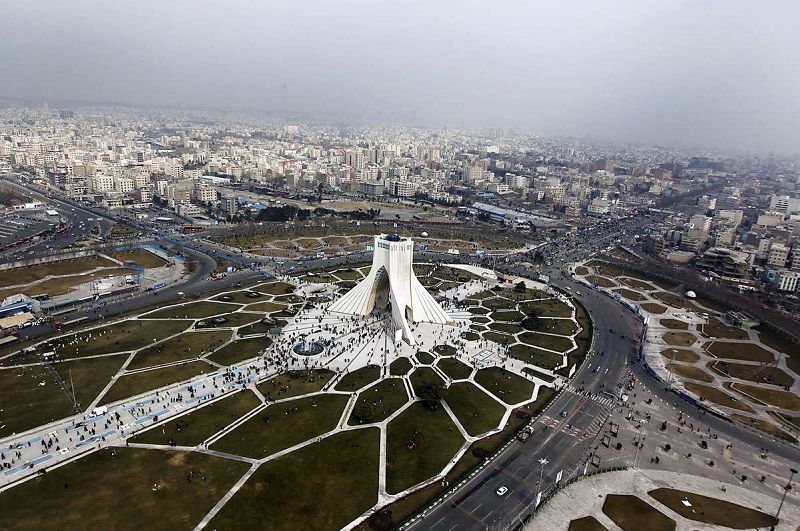 میدان آزادی - زندگی نامه و معرفی آثار حسین امانت