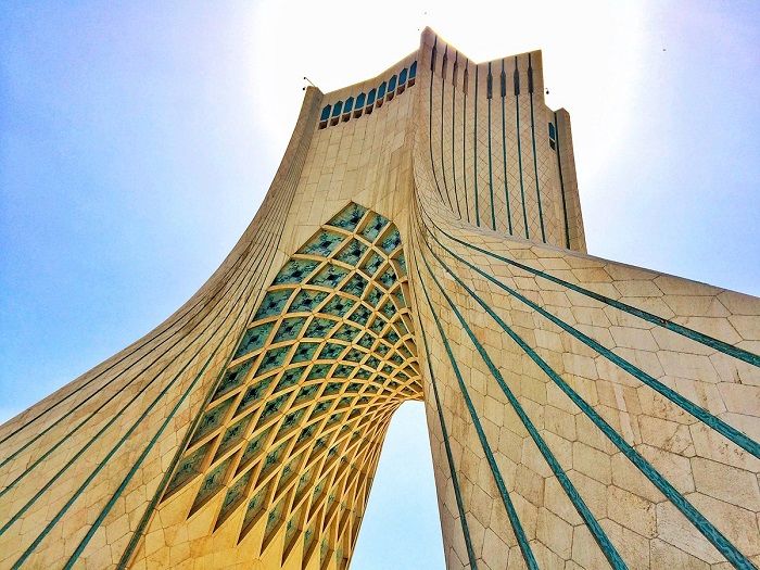زندگی نامه و معرفی آثار حسین امانت