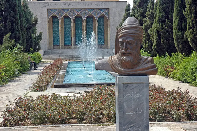 آرامگاه صائب تبریزی، باغ مقبره صفوی